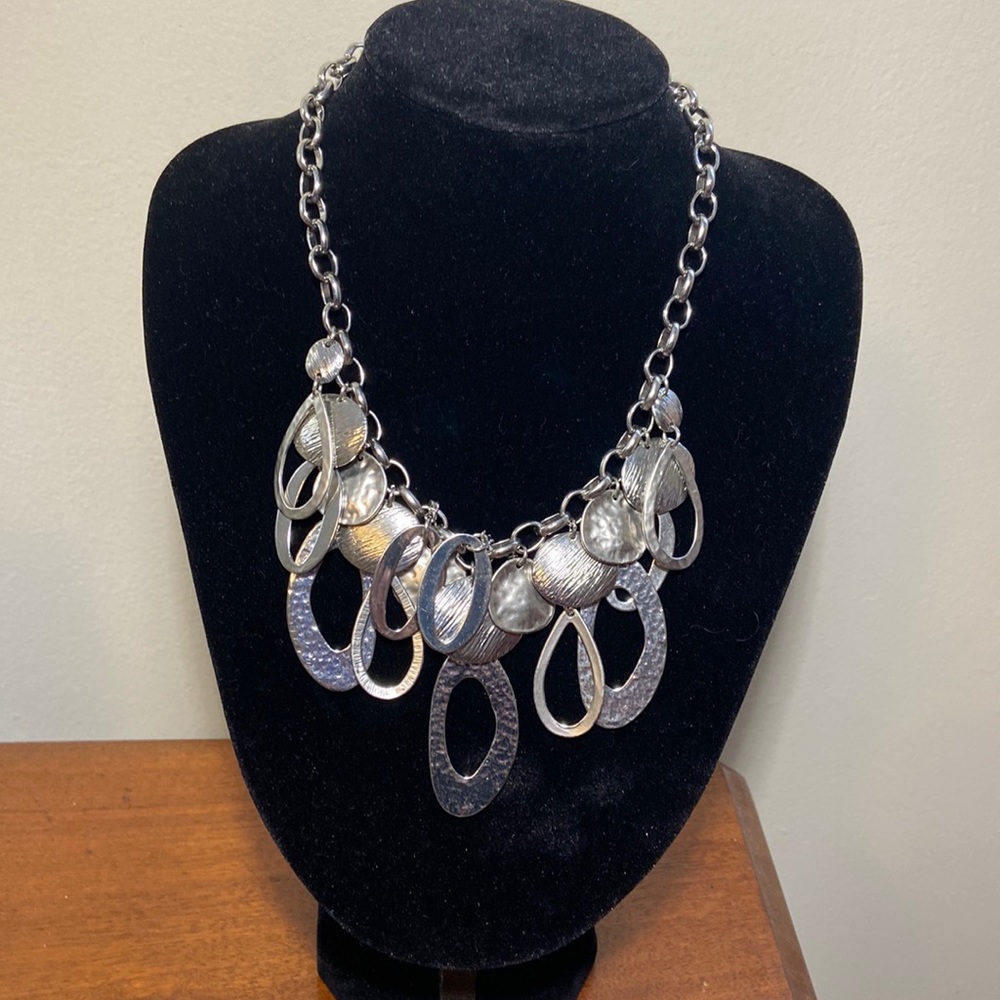 SILVER CHUMKY SHORT CHOKER TYPE NECKLACE
